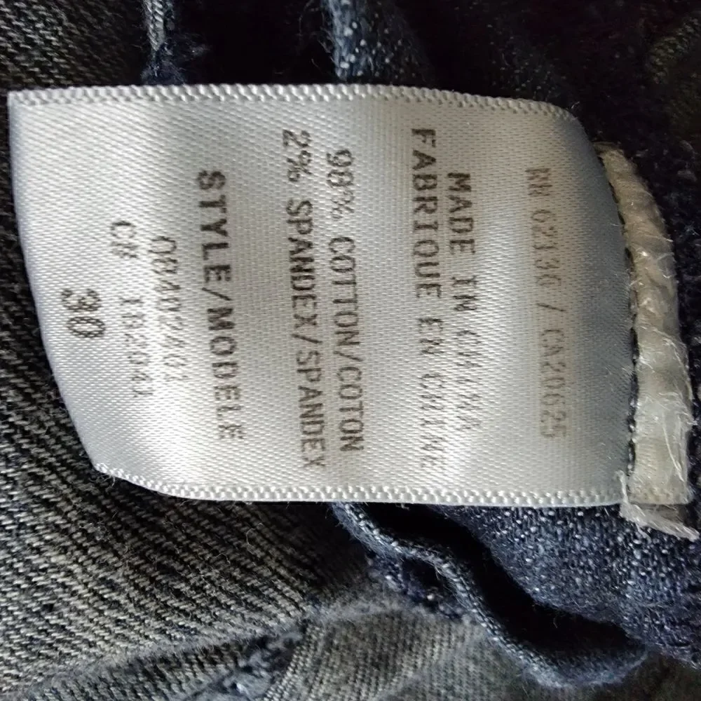 Guess Y2K Straight Leg Jeans with Bling on the Pockets. Size 30.